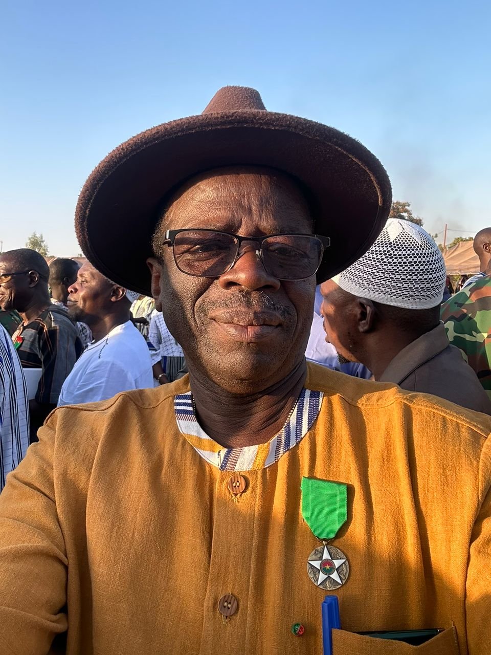 Décoré en décembre 2023, chevalier de l’ordre du Mérite avec agrafe développement rural , Eau et assainissement au titre de l’ONG D APS